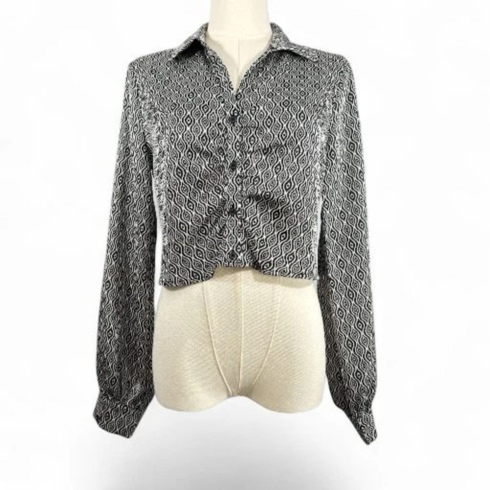 Geometric Print Blouse Small Crop Button Down‎ Shirt Long Sleeve Black White EUC